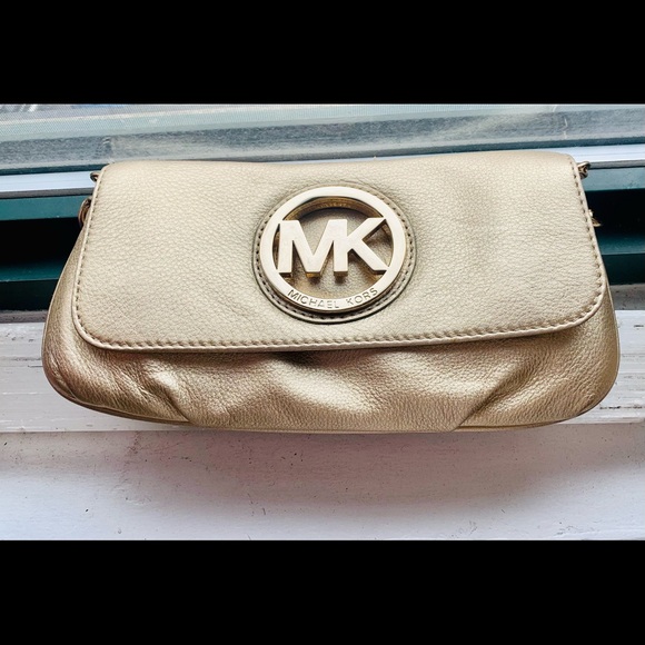 Michael Kors Handbags - 💛NWOT Michael Kors gold saffiano leather clutch.